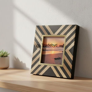 Marco de Fotos Creativo con Incrustaciones de Resina Hecho a Mano con Acabado Brillante, Regalo Premium de Tradebyd - Product Image 5