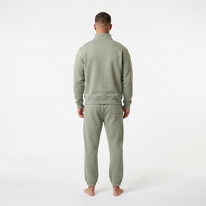 Conjunto Deportivo de Dos Piezas para Hombre al por Mayor: Chándal de Cuello Alto con Media Cremallera, Ajuste Relajado y Pantalones de Pierna Ancha - Product Image 2