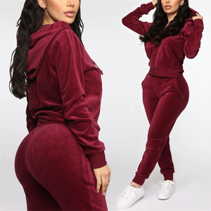 Conjunto de 2 piezas de pantalones deportivos y top corto de punto sólido estilo vintage, joggers casuales blancos para mujer - Product Image 4