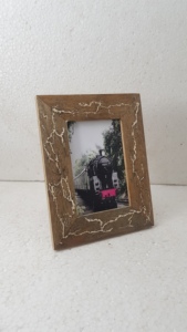 Cadre photo en bois moderne en gros, moulures en noir, blanc, noyer avec un design à rayures dorées pour cadres photo décoratifs - Product Image 6