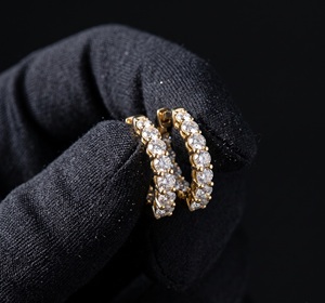 Pendientes de Aro con Diamantes Redondos, Chapados en Oro de 18K y 14K, Pendientes Huggie con Diamantes Pavé, Joyería con Diamantes Cultivados en Laboratorio, Regalo para Mujer - Product Image 1