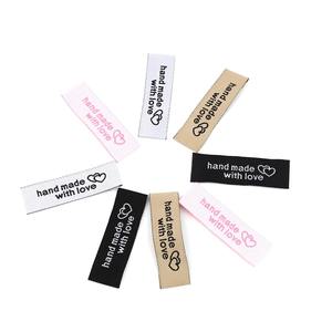 Étiquettes personnalisées en satin écologiques pour vêtements avec impression par transfert thermique, étiquettes de lavage pour vêtements et étiquettes tissées pour le cou - Product Image 2