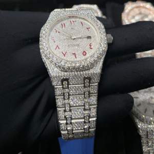 Nouveau Bijou Homme Tendance Style Hip Hop avec Cadran Rond Rouge Luxueux à Chiffres Arabes et Diamants Moissanite - Product Image 4