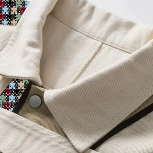 เสื้อแจ็คเก็ตยีนส์ปักลายดอกไม้สไตล์ฮิปฮอปทรงหลวมลำลองสำหรับผู้ชาย - Product Image 3