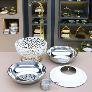 Plat à chafing de luxe en acier inoxydable, fabriqué avec des matériaux robustes assurant durabilité et une distribution de chaleur uniforme - Product Image 2