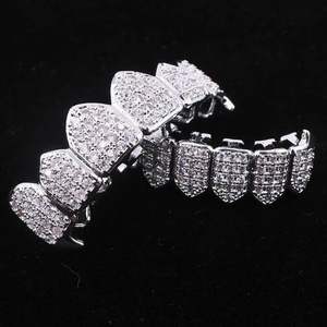 Grillz dentaire en diamant Moissanite VVS Premium, en argent sterling 925, ajustement personnalisé, style Hip Hop Iced Out, pour dents supérieures et inférieures, fabriqué à la main en Inde - Product Image 4
