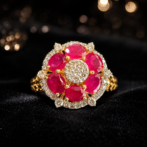 Anillo Floral de Lujo con Rubí Simulado en Oro de 14K y Halo de Circonitas Brillantes, Joyería Premium para Novias y Damas de Honor - Product Image 2