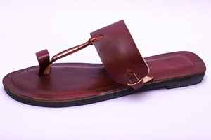 Tongs et sandales plates noires en cuir véritable pour femmes, faites à la main, design moderne, impression numérique, artisanat indien MS - Product Image 2