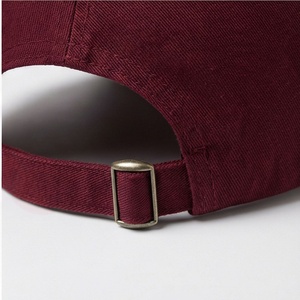 Gorra de béisbol rojo granate con adornos de metal surtidos y corazón felino, estilo de moda de verano para hombre, cómoda y a la moda. - Product Image 6