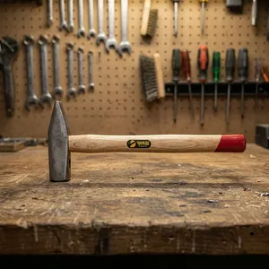 Logo personnalisé marteau de machiniste avec manche en bois et tête en acier au carbone outil de quincaillerie pour la vente - Product Image 2