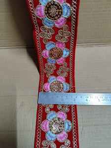 Dentelle brodée de qualité export, avec des détails soignés, idéale pour les vêtements et la décoration. - Product Image 4