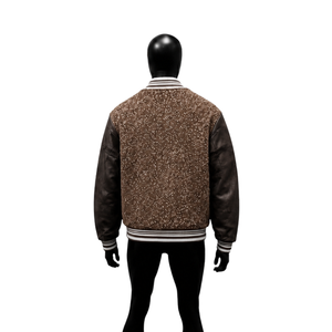 Chaqueta Varsity Premium Marrón para Hombre, Chaqueta Varsity Moderna con Estampado, Mangas de Cuero PU, Cuello Camisero Informal - Product Image 2