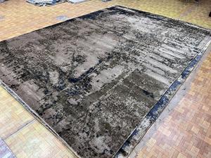 Alfombra de Lana y Seda Tejida a Mano con Diseño Geométrico Moderno, Pelo Alto y Extra Grueso - Product Image 2