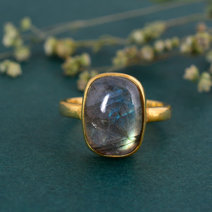 Anillo de labradorita chapado en oro de 18 quilates, hecho a mano, con piedra preciosa azul brillante, maravilloso anillo para niñas y niños. - Product Image 2