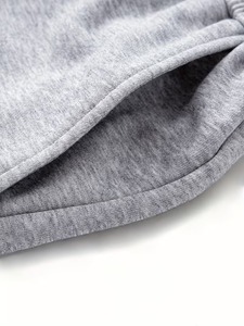 Pantalon de jogging évasé personnalisé pour homme, coupe ample et large, en polyester, avec logo et rayures, style streetwear premium - Product Image 4