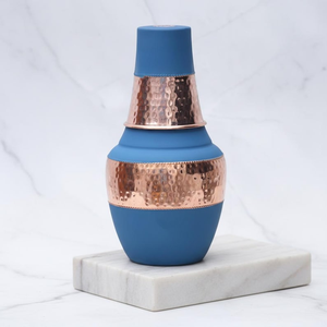 Pot en cuivre pur Venus avec verre intégré, bleu soyeux, 1400 ml, bouteille d'eau ayurvédique, design artisanal haut de gamme en cuivre - Product Image 3