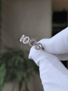 Anillo de Compromiso con Diamante Cultivado en Laboratorio de 0.25 Ct VVS2, Certificado por IGI, Oro de 14k, Halo Abierto, Joyería de Moda Contemporánea para Mujer - Product Image 4