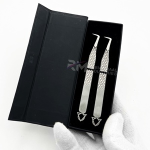 Pinzas Curvas Profesionales para Pestañas RMI de Acero Inoxidable de Alta Calidad con Mango de Agarre de Diamante, Acabado Plateado, Herramienta para Extensión de Pestañas - Product Image 2