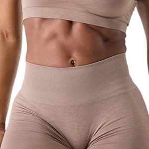 Shorts de sport pour femmes, beige, taille mi-haute, doux et extensibles, pour l'entraînement, le fitness, les activités sportives, confortables à porter au quotidien - Product Image 3