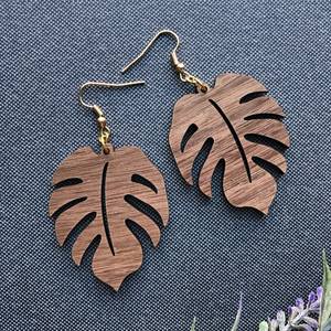 Boucles d'oreilles pendantes rustiques en bois naturel gravé, faites à la main, ethniques, pour femme, pour fêtes, usage quotidien et occasions festives - Product Image 5