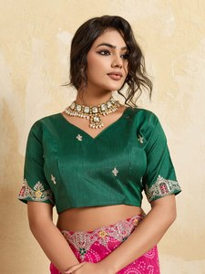 Sari de Diseño Bandhani Rosa para Mujer con Borde Bordado y Blusa Verde, para Fiestas y Bodas, Sari Étnico al por Mayor - Product Image 4