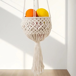 Panier suspendu en macramé bohème, parfait pour les fruits, les légumes, les plantes, rangement élégant pour la cuisine et décoration intérieure, en provenance d'Inde - Product Image 4