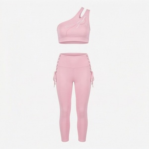 Conjunto de Yoga Rosa de Dos Piezas para Mujer, Leggings de Cintura Alta y Top Corto Asimétrico - Product Image 1
