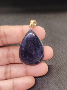 Pendentif en laiton avec Iolite naturelle, vente en gros, bijoux faits à la main avec pierre précieuse bleu violet - Product Image 4