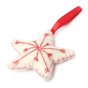 Ornement de Noël artisanal avec broderie rouge, fausse fourrure, design de dessin animé mignon, couleur personnalisable, décoration intérieure - Product Image 1