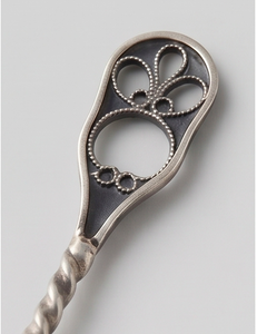 Ensemble de cuillères à thé vintage plaquées argent avec des poignées torsadées et un design orné pour la vaisselle et les articles ménagers - Product Image 3