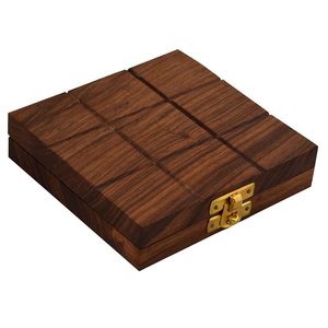 Jeu de Tic Tac Toe en bois avec pièces X O en laiton et billes métalliques, design classique sculpté, plateau pliable - Product Image 3