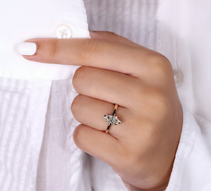 Bague de fiançailles solitaire ShivPath 1Ct en diamant de laboratoire de taille marquise, plaqué rhodium, or jaune 14 carats, VVS2, certifiée IGI - Product Image 6