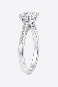 Anillo de compromiso de plata 925 para mujer con diamante de corte brillante redondo, engaste de puntas y detalles pavé, estilo clásico - Product Image 2