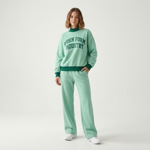Ensemble de survêtement minimaliste pour femme, sweat-shirt oversize camel et pantalon large décontracté, fabricant OEM ODM sur mesure - Product Image 3