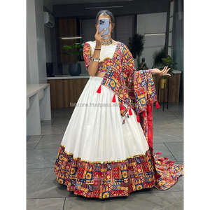 Conjunto Completo Cosido Chaniya Choli (Lehenga) Colección
Compra la exclusiva colección Chaniya Choli de nuestro armario de diseñador - Product Image 3