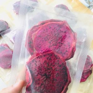 Fruta del Dragón Roja Seca de Alta Calidad, en Rodajas, Dulce, de Vietnam, envasada al Vacío - Product Image 3