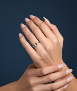 Anillo de compromiso solitario de oro blanco de 14K con diamante cultivado en laboratorio de corte esmeralda de 2.00 ct, VVS2 F, certificado IGI, venta al por mayor, personalizado - Product Image 2