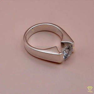 Bague solitaire en moissanite taille émeraude, argent sterling 925, style vintage, pour fiançailles, mariage ou promesse, Trisha Jewels ER009 - Product Image 4