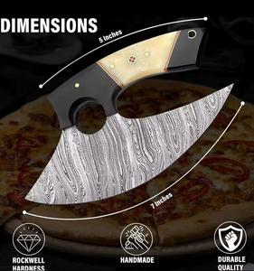 Cortador de Pizza de Acero de Damasco Hecho a Mano con Mango Tradicional de Estilo Moderno y Funda de Cuero - Product Image 5