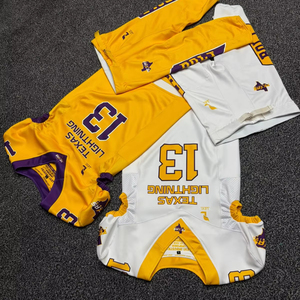 Uniforme de Fútbol Americano Personalizado de la Mejor Calidad, Jersey y Pantalones Sublimados, para Jóvenes y Adultos - Product Image 3