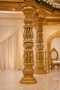 Ensemble de Mandap Manavarai sculpté en or Anmol d'Inde du Sud, style grand temple, en fibre, pour mariages sud-indiens et hindous aux États-Unis - Product Image 3