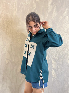 Camisa de Mujer de Manga Larga con Botones, Diseño de Parches y Apliques en Contraste de Color, Estilo Holgado Informal para Oficina o Uso Diario - Product Image 2