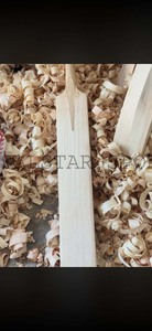 Bâtons de cricket pour hommes, profil moyen à bas, en saule anglais de qualité supérieure, entièrement équilibrés, entièrement personnalisés, graines de saule de qualité supérieure. - Product Image 4