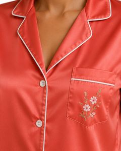 Conjunto de pijama de satén rosa coral personalizado para mujer, ropa de dormir de seda de lujo, ropa de dormir con bolsillos bordados, conjunto de pantalones cortos suaves para estar en casa - Product Image 5