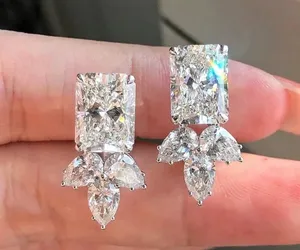 Pendientes de Diamante Cultivado en Laboratorio IGI, Corte Radiante, 5 Quilates, VS1, Estilo Vintage para Mujer, Oro Blanco de 14k - Product Image 4