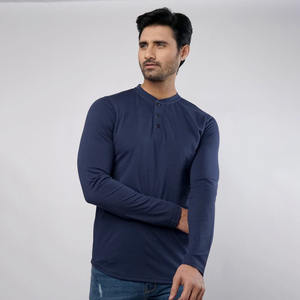 T-shirt Henley Homme Personnalisable Coupe Slim 100% Coton Impression Sérigraphique Logo au Dos Design Vierge Anti-Plis & Écologique - Product Image 1