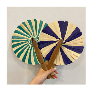 Éventail artisanal en feuilles de palmier tropicales du Vietnam, accessoire naturel pour repas en plein air, mariages sur la plage, activités de villégiature - Product Image 1