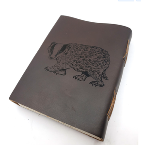 Carnet en cuir de buffle Badger, personnalisation gratuite, 5" x 7", pages vierges ou lignées au choix - Product Image 1