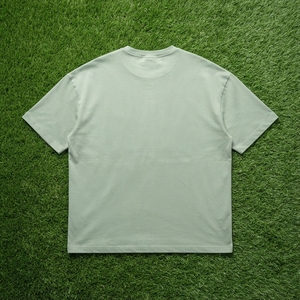เสื้อยืดผู้ชายสีเขียวเซจ คอกลม แขนสั้น ทรงโอเวอร์ไซส์ พิมพ์ลายตัวอักษรแบบมินิมอล เสื้อผ้าลำลองสไตล์สตรีทแวร์ - Product Image 6