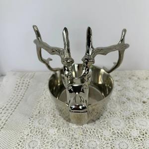 Bol décoratif en argent fini miroir avec motif tête de renne, parfait pour la décoration saisonnière, le style festif et les cadeaux - Product Image 6